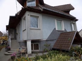 Győr Bácsa területén hatalmas családi ház
